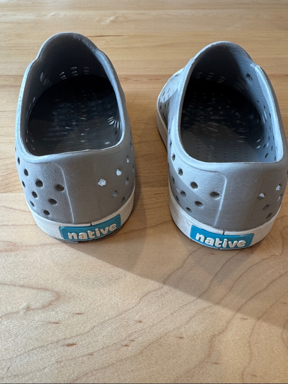 Native Jefferson Shoes 8 Kids Water Shoe in Silver Grey ✨  Natives 8 - Picture 5 of 6
